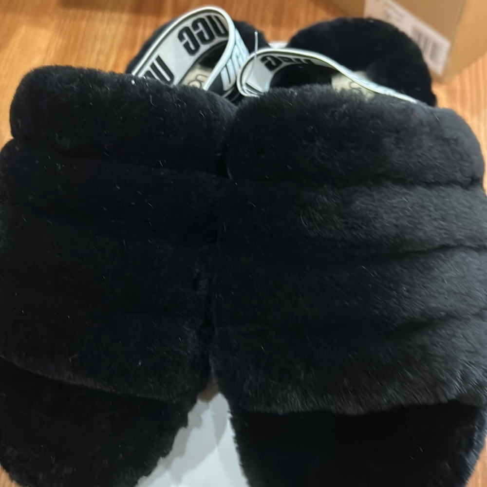 Woman UGG slippers, size 6